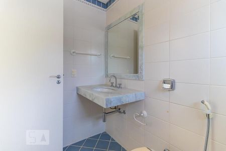 Casa de condomínio à venda com 498m², 6 quartos e 4 vagasBanheiro da suíte 6