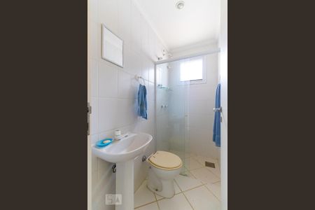 Casa de condomínio à venda com 498m², 6 quartos e 4 vagasBanheiro de serviço