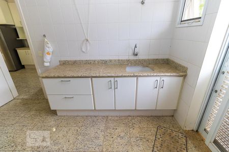 Casa de condomínio à venda com 498m², 6 quartos e 4 vagasÁrea de serviço