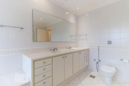 Casa de condomínio à venda com 498m², 6 quartos e 4 vagasBanheiro da suíte 1