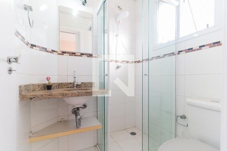 Banheiro da Suíte 1 de apartamento para alugar com 2 quartos, 66m² em Loteamento Mogilar, Mogi das Cruzes