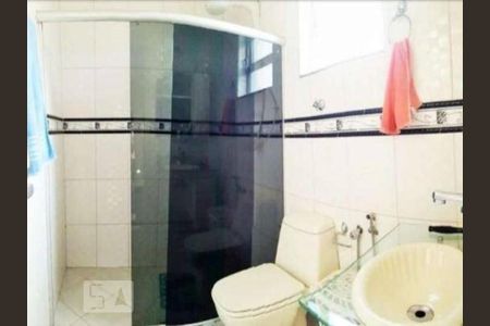 Banheiro de casa à venda com 3 quartos, 144m² em Vila Monumento, São Paulo