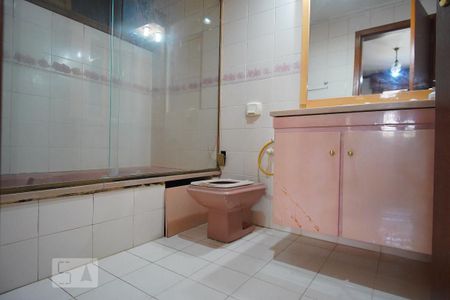 Casa à venda com 375m², 6 quartos e 5 vagasBanheiro suite 2