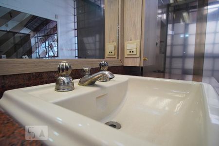 Casa à venda com 375m², 6 quartos e 5 vagasBanheiro suite 3