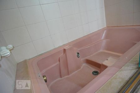 Casa à venda com 375m², 6 quartos e 5 vagasBanheiro suite 2