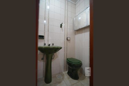 Casa à venda com 375m², 6 quartos e 5 vagasBanheiro de Serviço