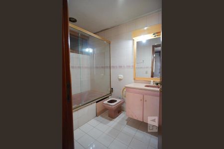 Casa à venda com 375m², 6 quartos e 5 vagasBanheiro suite 2