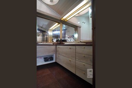 Casa à venda com 375m², 6 quartos e 5 vagasBanheiro suite 3