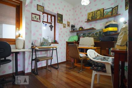 Casa à venda com 375m², 6 quartos e 5 vagasQuarto 4