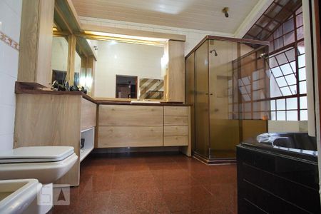 Casa à venda com 375m², 6 quartos e 5 vagasBanheiro suite 3