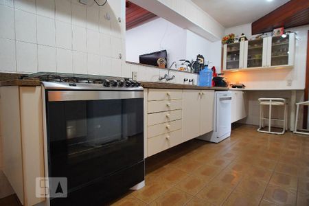 Casa à venda com 375m², 6 quartos e 5 vagasCozinha