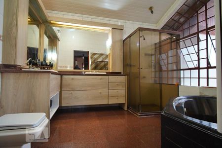 Casa à venda com 375m², 6 quartos e 5 vagasBanheiro suite 3