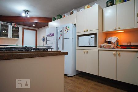 Casa à venda com 375m², 6 quartos e 5 vagasCozinha