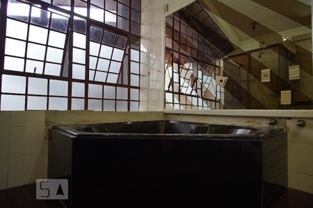 Casa à venda com 375m², 6 quartos e 5 vagasBanheiro suite 3