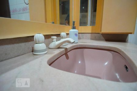 Casa à venda com 375m², 6 quartos e 5 vagasBanheiro suite 2