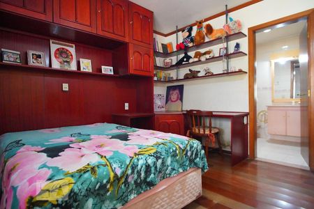 Casa à venda com 375m², 6 quartos e 5 vagasQuarto Suíte 2