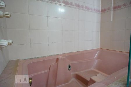 Casa à venda com 375m², 6 quartos e 5 vagasBanheiro suite 2