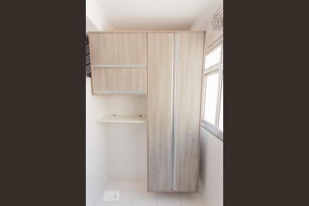 Apartamento para alugar com 64m², 3 quartos e 1 vaga Apartamento para alugar com 64m², 3 quartos e 1 vagaArmário