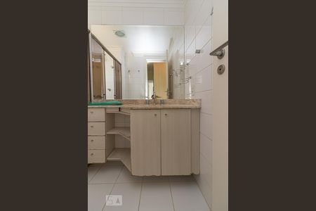 Apartamento à venda com 130m², 3 quartos e 2 vagasBanheiro suíte