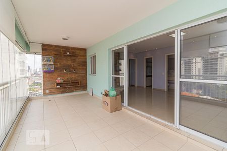 Apartamento à venda com 130m², 3 quartos e 2 vagasVaranda