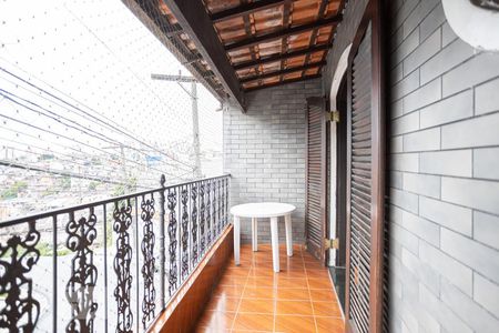 Sacada de casa à venda com 4 quartos, 205m² em Santo Antônio, Osasco