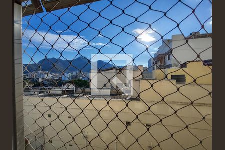 Apartamento à venda com 85m², 2 quartos e 1 vaga Apartamento à venda com 85m², 2 quartos e 1 vagaCozinha e Área de Serviço