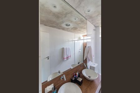 Apartamento à venda com 230m², 4 quartos e 1 vagaBanheiro da Suite - Espelho