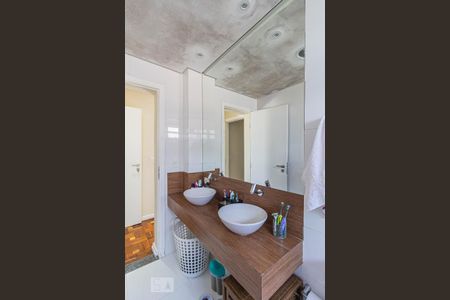 Apartamento à venda com 230m², 4 quartos e 1 vagaBanheiro da Suite