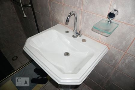 Casa à venda com 218m², 3 quartos e 3 vagasBanheiro 2