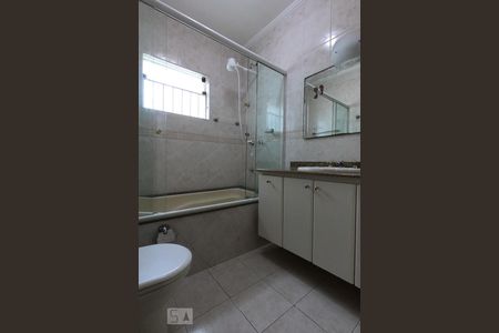 Casa à venda com 145m², 3 quartos e 3 vagasBanheiro Suíte 2