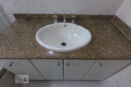 Casa à venda com 145m², 3 quartos e 3 vagasBanheiro Suíte 2