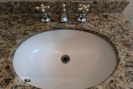 Casa à venda com 145m², 3 quartos e 3 vagasBanheiro da Suíte 1