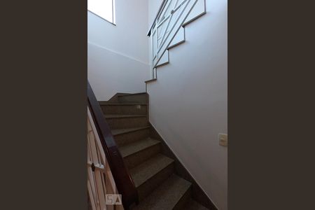 Casa à venda com 145m², 3 quartos e 3 vagasEscadas