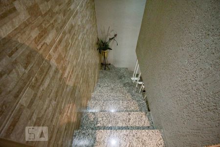Casa à venda com 110m², 2 quartos e 2 vagasescada acesso sala