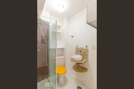 Banheiro de kitnet/studio à venda com 1 quarto, 27m² em Vila Buarque, São Paulo
