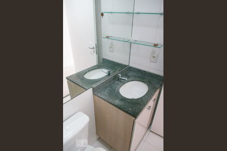 Apartamento para alugar com 70m², 2 quartos e 1 vaga Apartamento para alugar com 70m², 2 quartos e 1 vagaBanheiro da Suíte