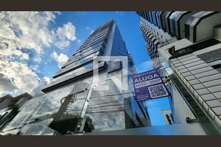 Apartamento para alugar com 60m², 1 quarto e 1 vaga Apartamento para alugar com 60m², 1 quarto e 1 vagaFachada e Placa