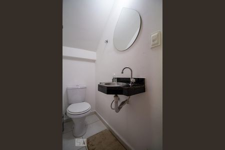 Casa de condomínio à venda com 118m², 4 quartos e 2 vagasLavabo