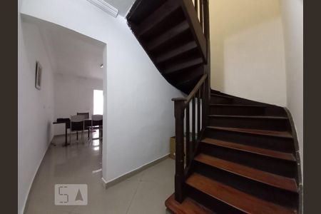 Escada de Casa com 2 quartos, 116m² Ipiranga