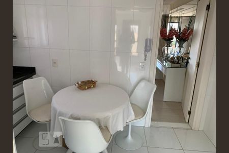 Apartamento à venda com 110m², 3 quartos e 2 vagasCozinha