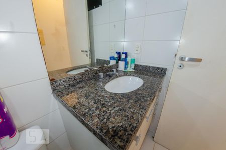 Apartamento para alugar com 63m², 2 quartos e 1 vaga Apartamento para alugar com 63m², 2 quartos e 1 vagaBanheiro social