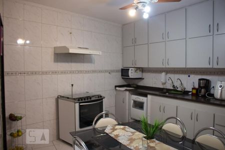 Casa à venda com 250m², 4 quartos e 3 vagasCozinha