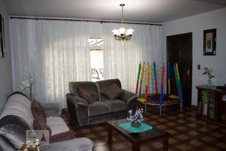 Sala de casa à venda com 4 quartos, 250m² em Vila Taquari, São Paulo