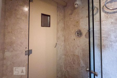 Casa à venda com 300m², 5 quartos e 5 vagasBanheiro da Suíte 1