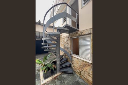 Casa à venda com 300m², 5 quartos e 5 vagasEscada