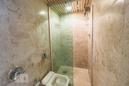 Casa à venda com 300m², 5 quartos e 5 vagasBanheiro da Suíte 2