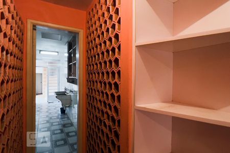 Casa à venda com 300m², 5 quartos e 5 vagasAdega