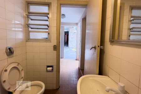 Casa à venda com 300m², 5 quartos e 5 vagasBanheiro de Serviço