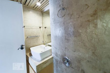 Casa à venda com 300m², 5 quartos e 5 vagasBanheiro da Suíte 2