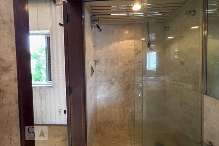 Casa à venda com 300m², 5 quartos e 5 vagasBanheiro da Suíte 3